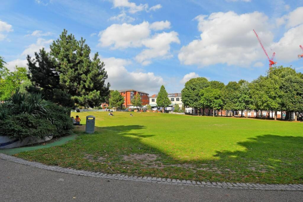 Modern, City Centre, Studio Apartment With Free Wifi, Gym Access, Netflix - West One Sheffield Dış mekan fotoğraf